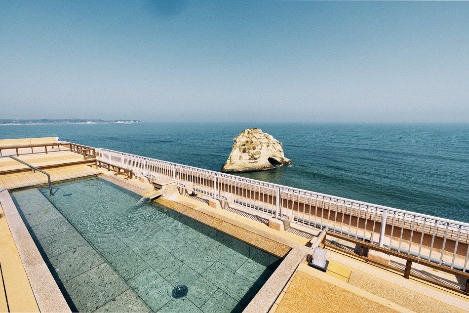 SORA - อ่างอาบน้ำกลางแจ้งบนดาดฟ้า