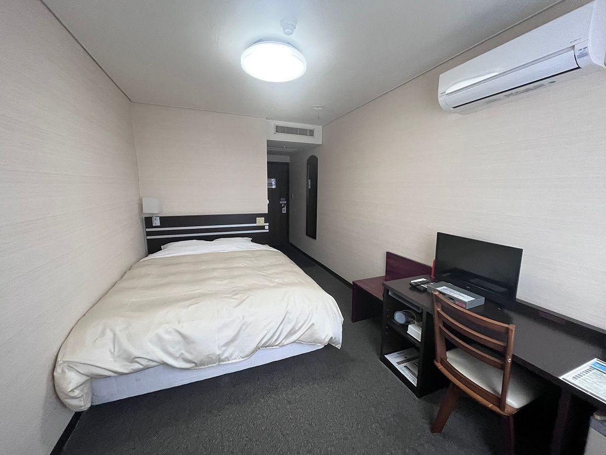 Kamar Double 15m², Tempat Tidur 160cm