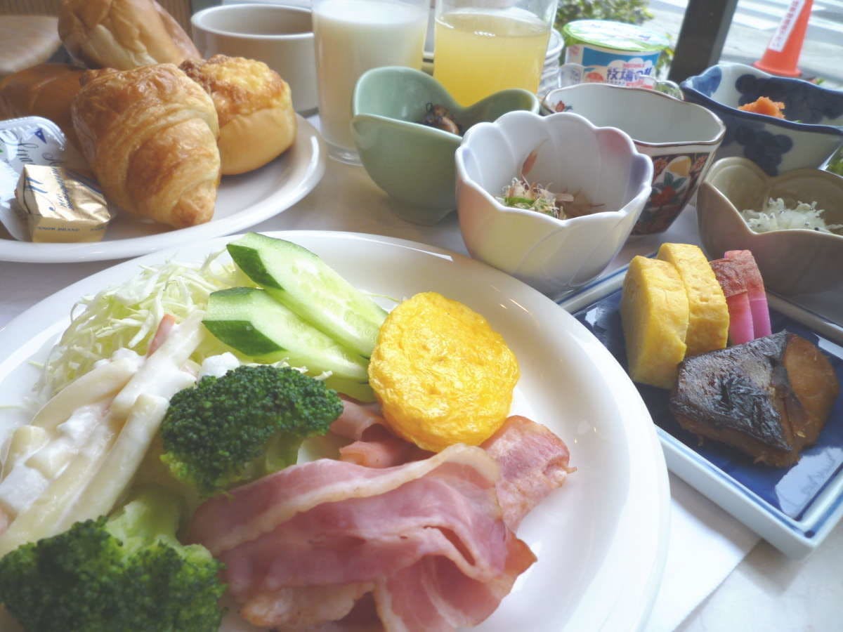 เริ่มต้นวันด้วยการรับประทานอาหารเช้าอย่างเต็มที่เพื่อพลังงานตลอดวัน!