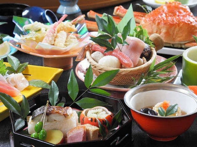 【ชุดอาหารตามฤดูกาล】เพลิดเพลินกับอาหารทะเลจากทะเลญี่ปุ่นอย่างหรูหรา