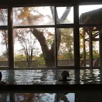 ช่วงเวลาสงบเงียบแช่ตัวถึงไหล่พร้อมชมใบไม้เปลี่ยนสี♪