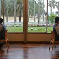 ร้านอาหารเว้นระยะห่างระหว่างโต๊ะที่นั่งติดกัน