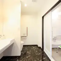 ห้องอาบน้ำแบบไร้สิ่งกีดขวาง