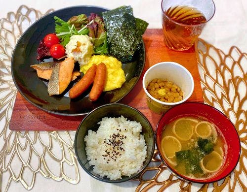 朝食