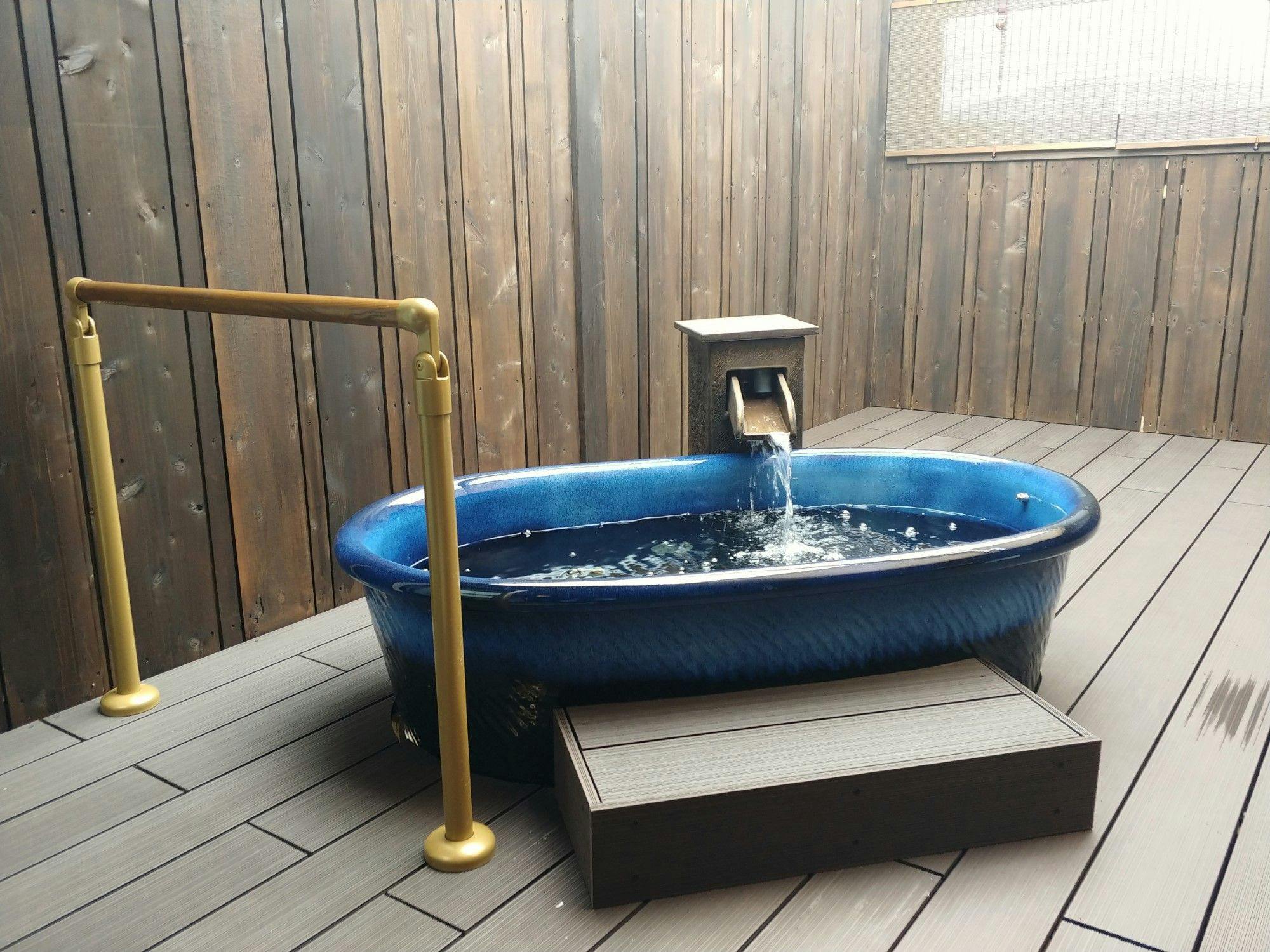 ตัวอย่างห้องพักพร้อมออนเซ็นกลางแจ้ง