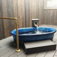 ตัวอย่างห้องพักพร้อมออนเซ็นกลางแจ้ง