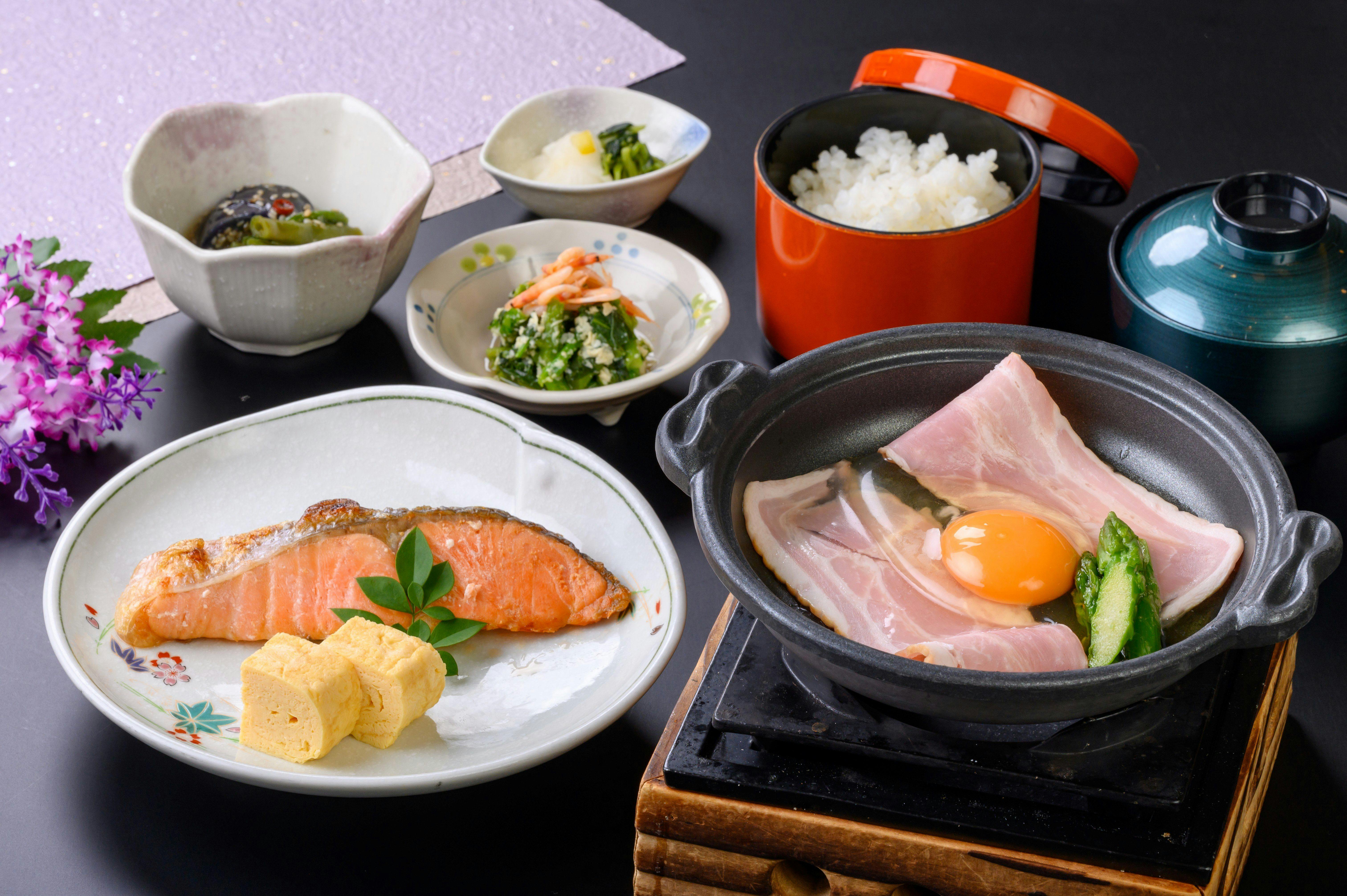 【อาหารเช้า】เบคอนและไข่