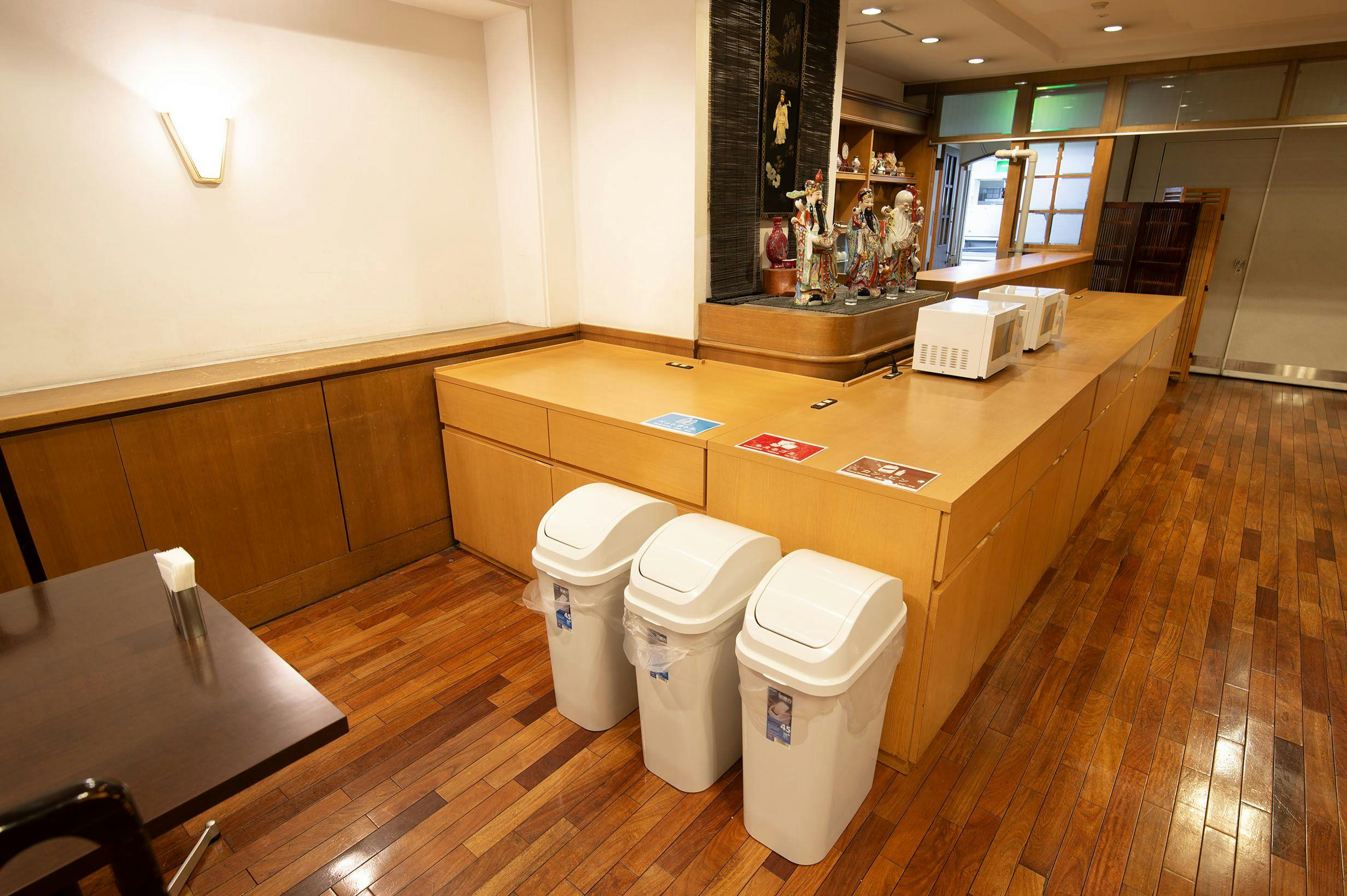 พื้นที่รับประทานอาหารภายในสำหรับผู้เข้าพักเท่านั้น