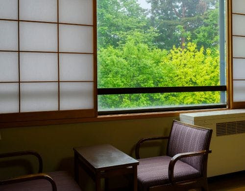 窓から四季折々の蔵王の景色を眺められます