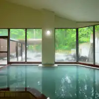 대욕장의 욕조는 넓고 여유롭습니다.