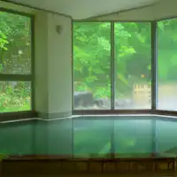 อ่างอาบน้ำในห้องอาบน้ำรวมกว้างขวางและสะดวกสบาย