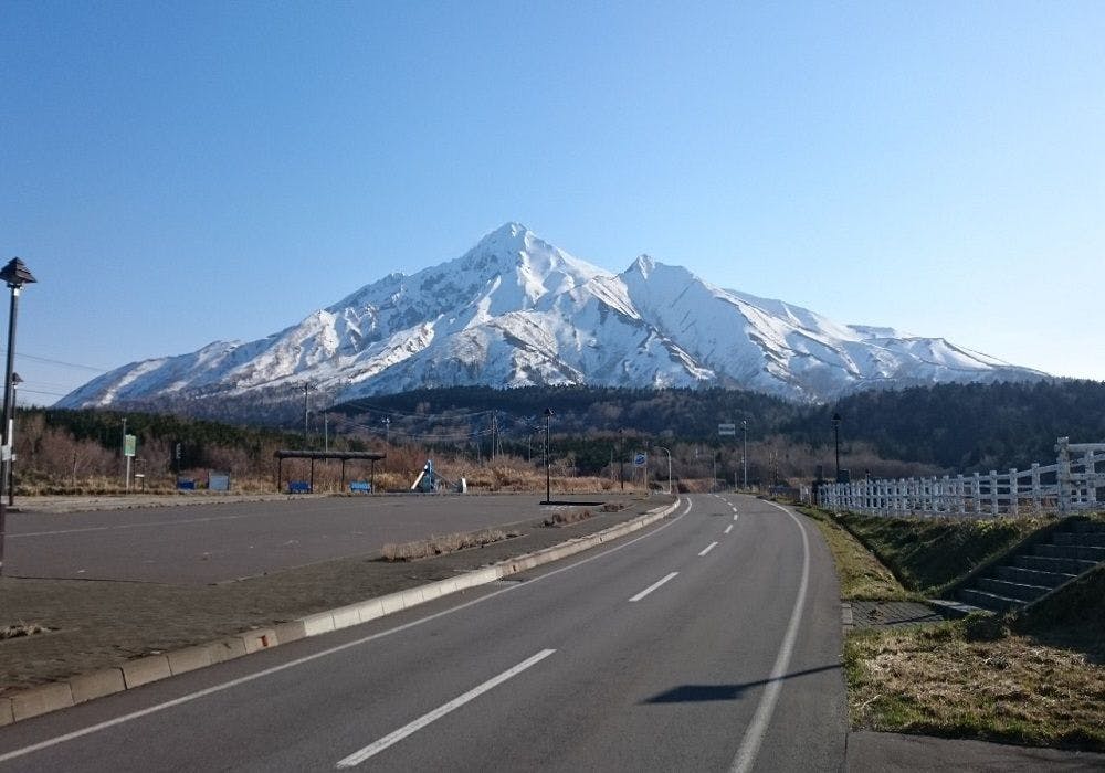 從玄關出來即可看到雄偉的利尻富士山。