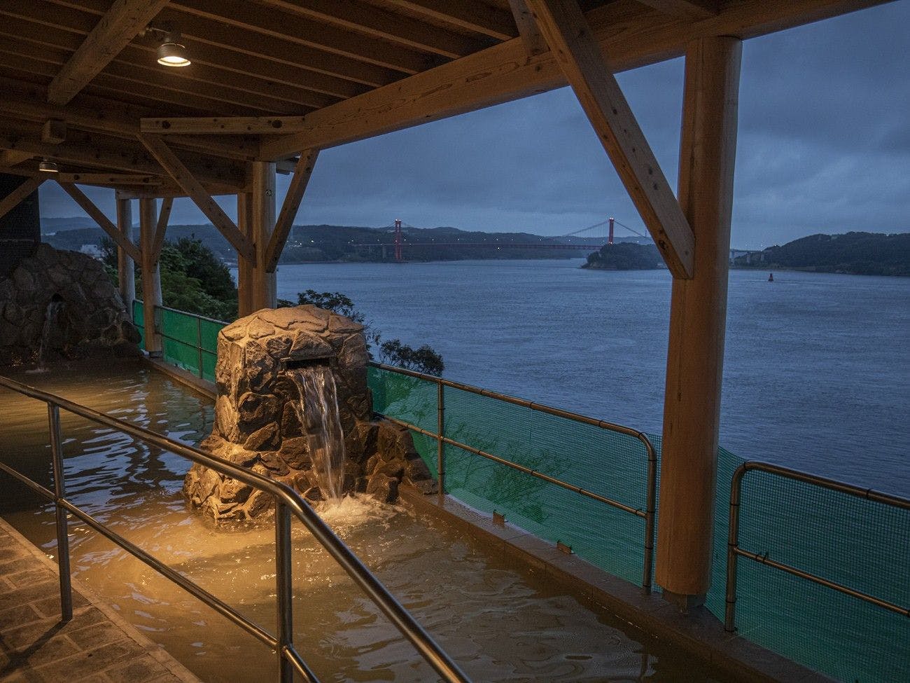 บ่อน้ำพุร้อนกลางแจ้ง