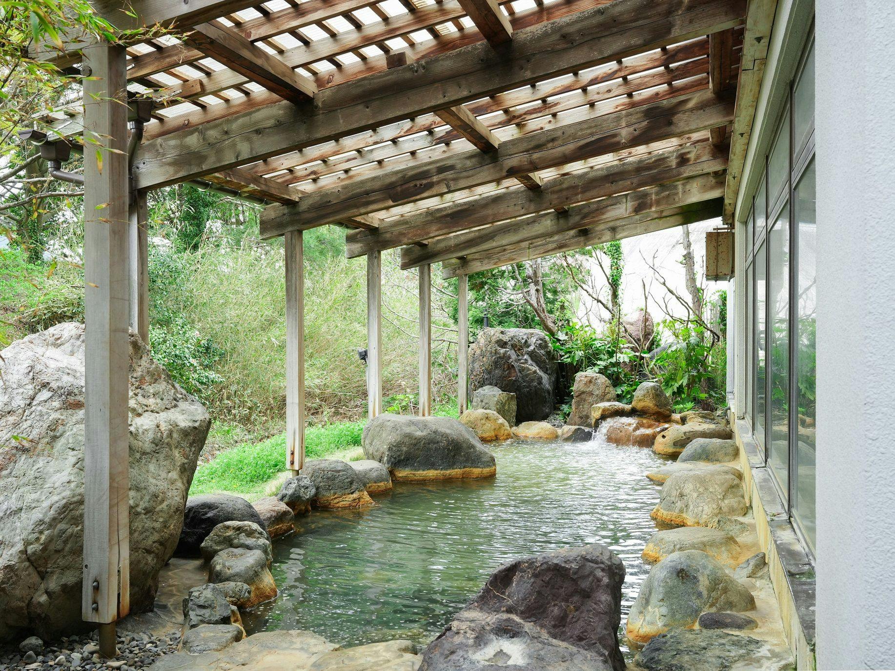 Pemandian terbuka untuk wanita