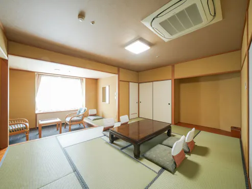 Kamar gaya Jepang (dengan bak mandi) (sisi Sungai Himekawa) (bebas rokok)