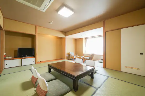 Kamar gaya Jepang (dengan bak mandi) (sisi Sungai Himekawa) (bebas rokok)