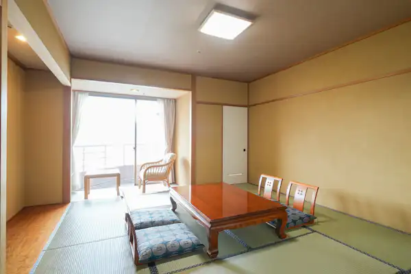 Kamar gaya Jepang di lantai atas (dengan bak mandi) (sisi Sungai Himekawa) (bebas rokok)