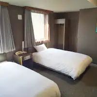 ห้องเตียงคู่ ขนาดเตียง 110×200 ซม.