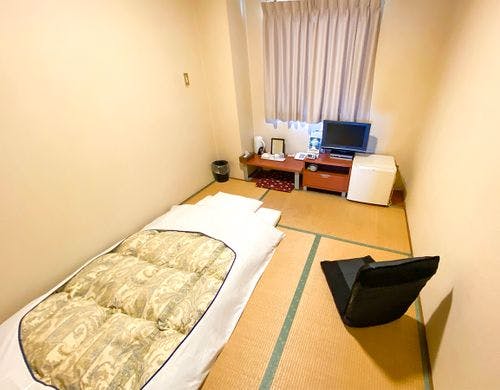 ・テレビや冷蔵庫などは机の周りに設置