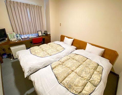 ・テレビや冷蔵庫などは机の周りに設置