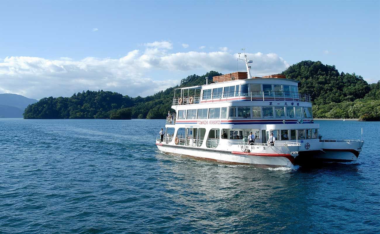 เรือท่องเที่ยวทะเลสาบโทวาดะ