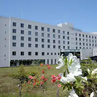 ภาพภายนอกโรงแรมในฤดูใบไม้ผลิ