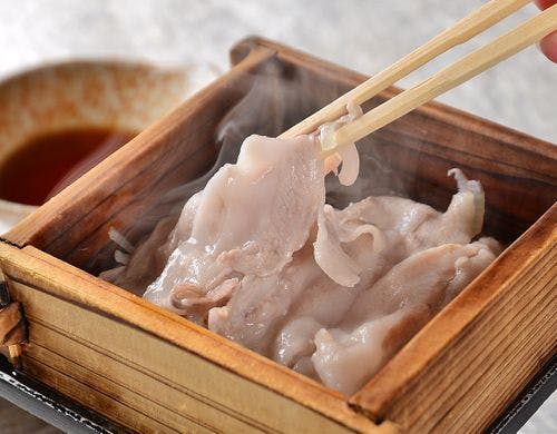 飛騨納豆喰豚の温泉せいろ蒸し