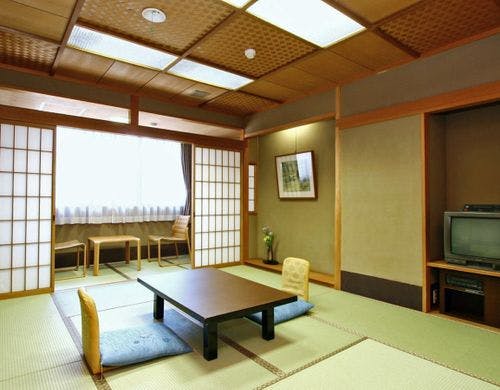 和室10畳 または 12畳＜バス・トイレ付＞