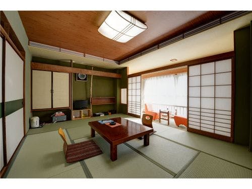 昔ながらの木造館（８畳タイプ）