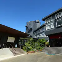 ภายนอก เรียวกัง + บ่อน้ำพุร้อนอุเมะซากุระ