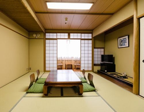 ・【和室10畳】18時より布団敷きに参ります