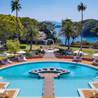 สระว่ายน้ำ (เฉพาะฤดูร้อน)