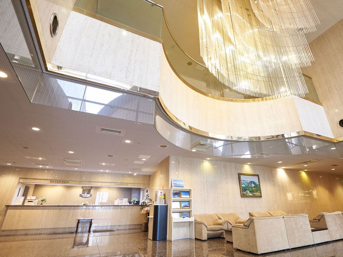 ล็อบบี้ที่มีแสงสว่างสดใส