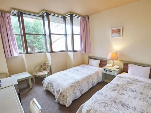 ห้องพักเตียงคู่พร้อมห้องน้ำในตัว (ปลอดบุหรี่)