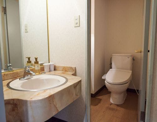 ダブル、ツインはバス洗面トイレ別々の作り