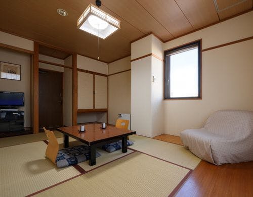 和室6畳のバストイレなしのお部屋です。
