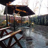 【梼の間】: อ่างอาบน้ำกลางแจ้ง