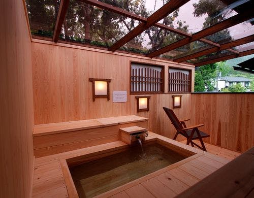 櫟の間：檜の展望露天風呂