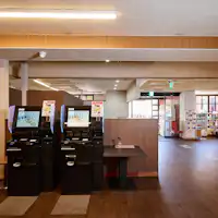 เคาน์เตอร์ - เครื่องเช็คอินอัตโนมัติ