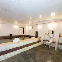 ห้องอาบน้ำสาธารณะจะสลับกันระหว่างชายและหญิง