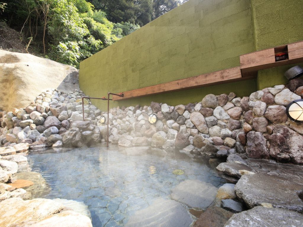 【ห้องอาบน้ำรวมและบ่อน้ำร้อนกลางแจ้ง】