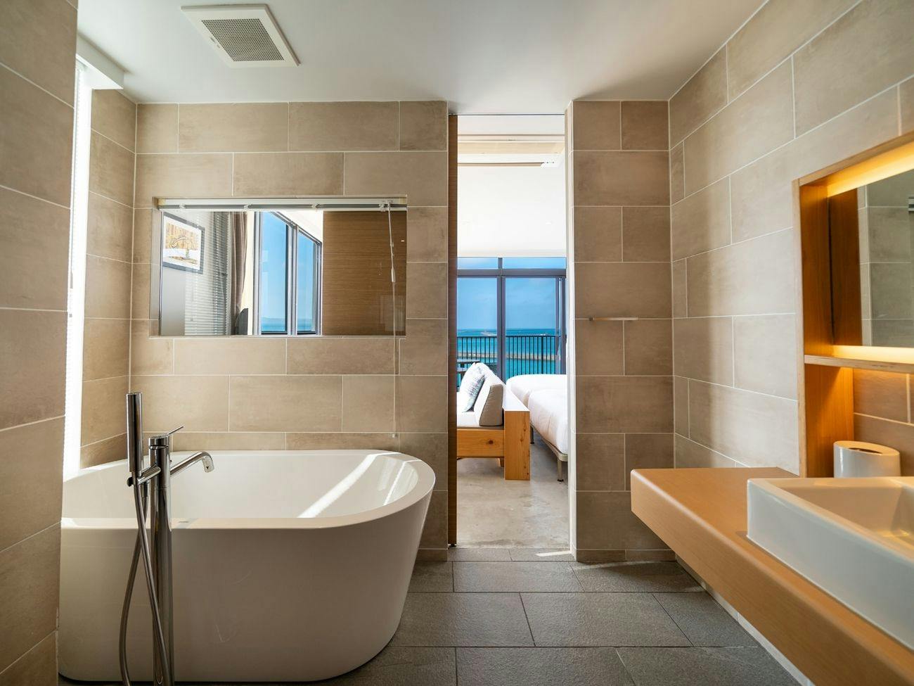 HOTEL LOCUS
