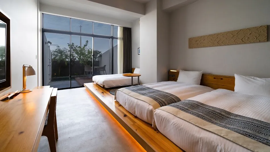 HOTEL LOCUS