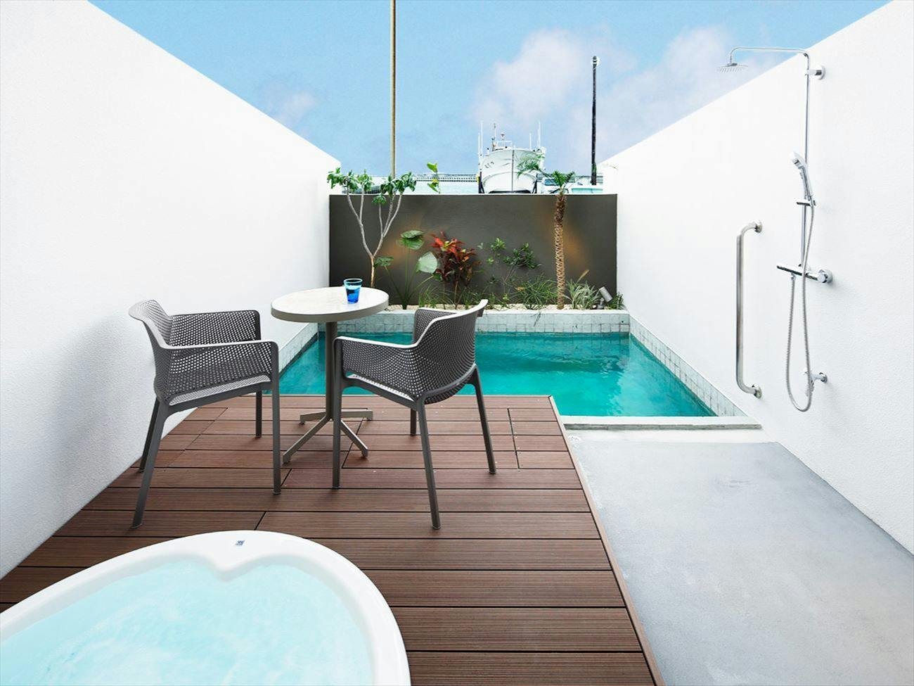 HOTEL LOCUS