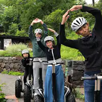 สัมผัสประสบการณ์ขี่เซกเวย์ในป่าหมู่บ้านโมกิ