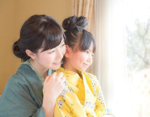 家族旅行（画像はイメージです）