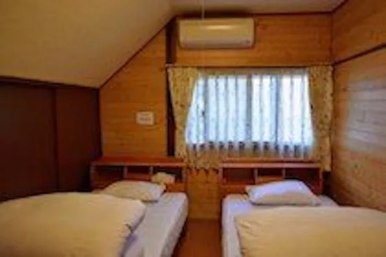 ห้องนอน (ตัวอย่าง) บ้านไม้ครึ่งหลังพร้อมน้ำพุร้อนธรรมชาติ.