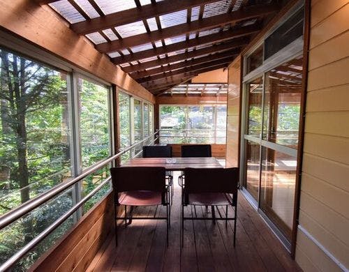 内テラス　天然温泉付きハーフログハウス