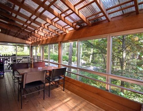 内テラス　天然温泉付きハーフログハウス