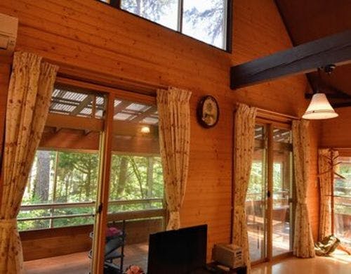 リビング　天然温泉付きハーフログハウス